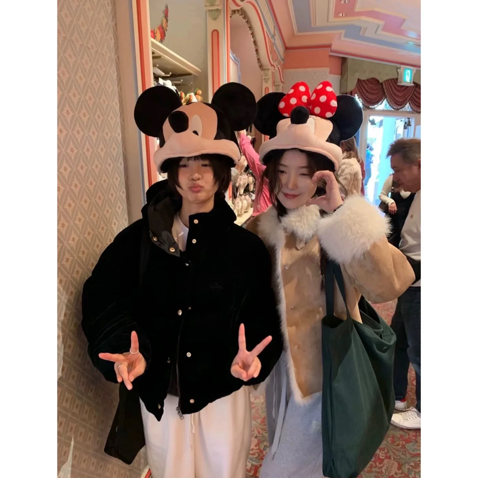 ザ・バーネット 2025 冬 ヴィンテージ ベルベット ルーズフィット フード付き ダウンジャケット レディース 通勤 スタイリッシュ 暖かいコート