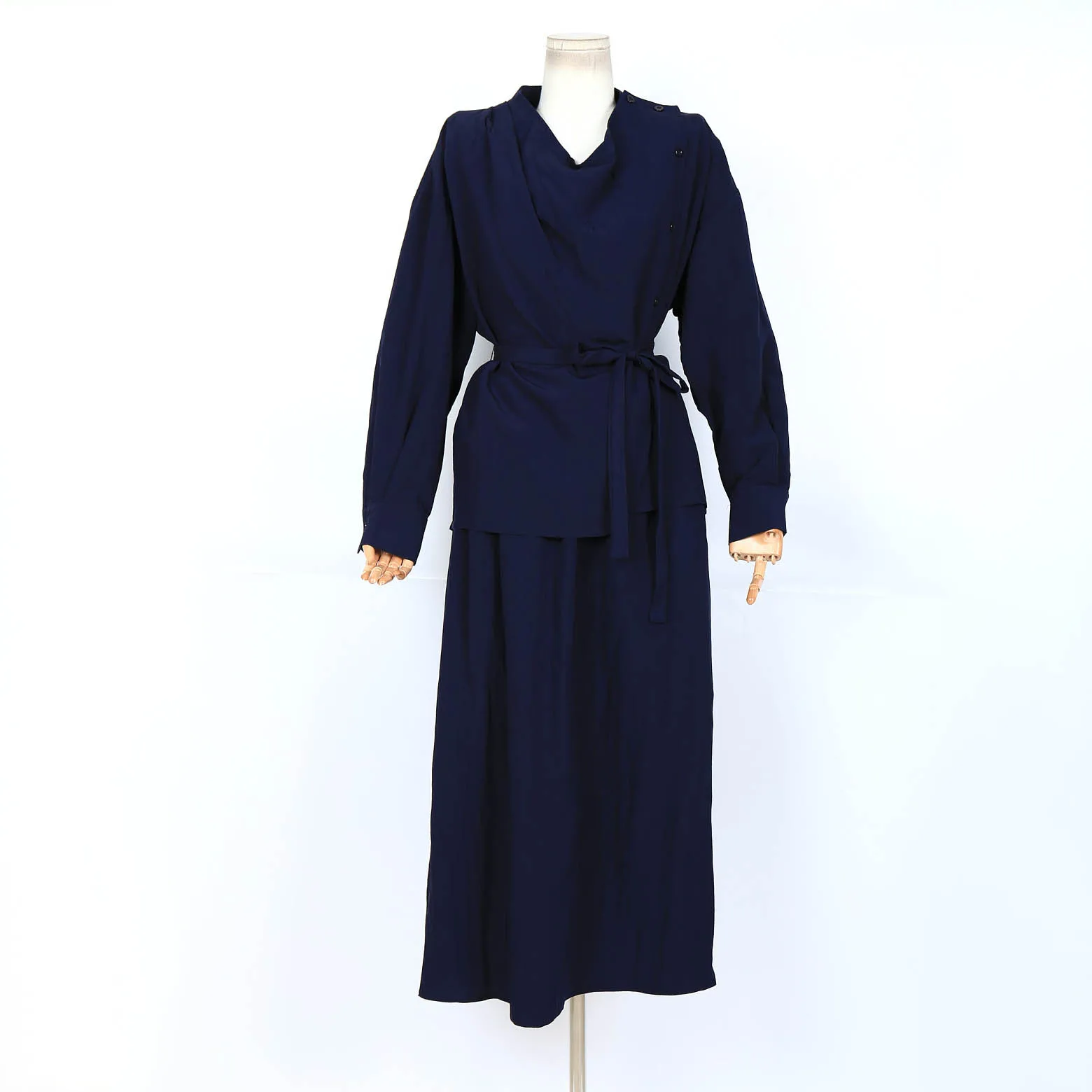 

2024 Весенний женский темно-синий комплект с драпированным воротником и поясом, топ с длинными рукавами и макси-юбка, элегантный повседневный модный наряд для офисных женщин