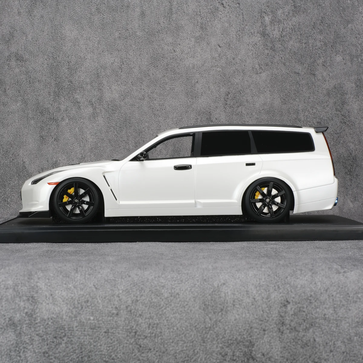 IVY 1:18 STAGEA R35 Wagon JDM Simulation Limited Edition Resin Metal Static Car Model Toy Gift