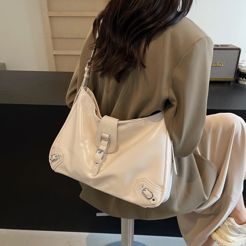 Retro Style Advanced Feeling Bright Skin Solid Color Women's Bags Autumn Bestseller High-capacity Trendy Cool Shoulder Bags