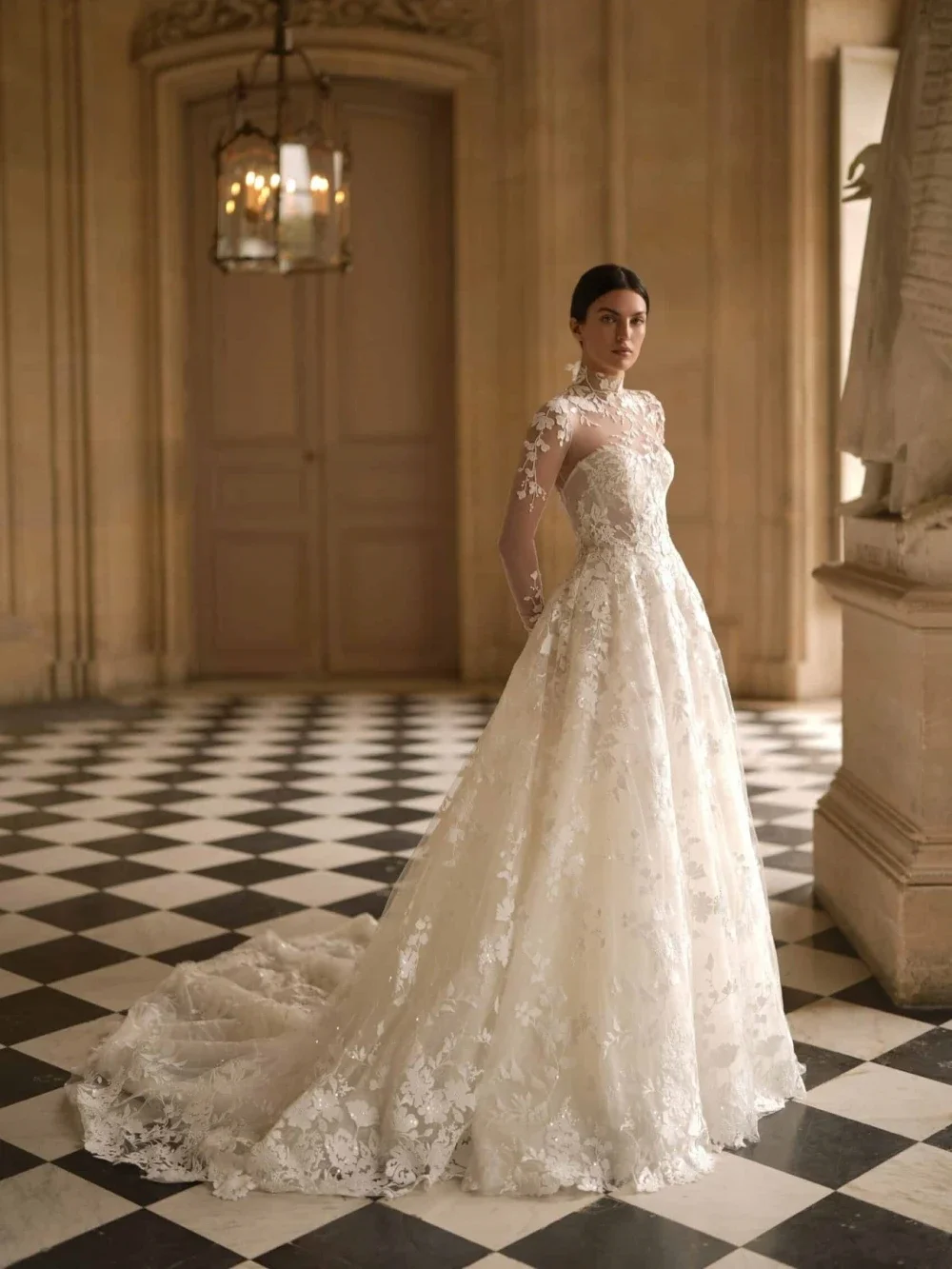Graceful Vintage A-line long Wedding Dress With Detachable Jacket Lace Appliques Bride Robe Glitter Bridal Gown