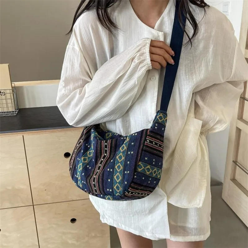 Umhängetasche im Tribal-Stil, faltbare Umhängetasche mit Reißverschluss, gestreiftem Muster, handwaschbares, lackiertes Futter mit Flaggenmotiv – Detail 16