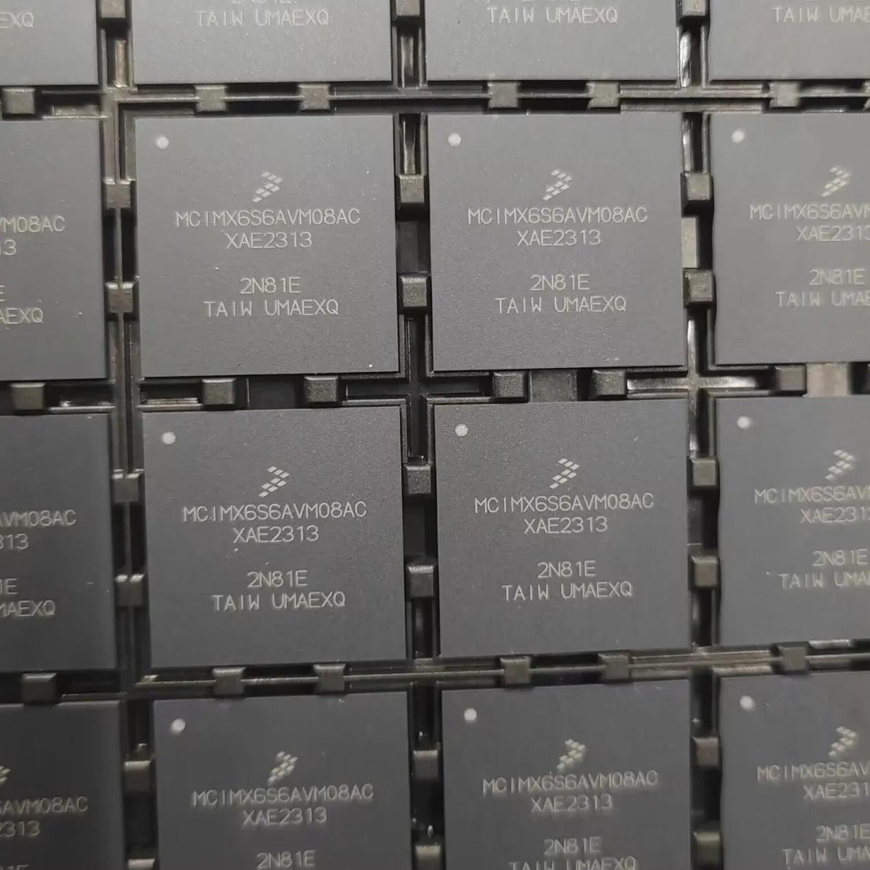 The MCIMX6S6AVM08AC is a brand-new original embedded BGA624 microcontroller single-chip microcomputer