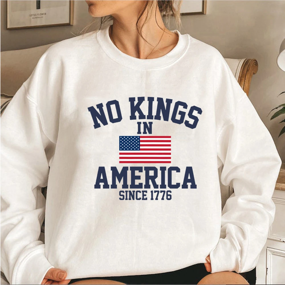 

No Kings in America Sweatshirt Patriotic American Flag Graphic Hoodie Democracy Shirt Men Women Crewneck Sweatshirts Protest Top