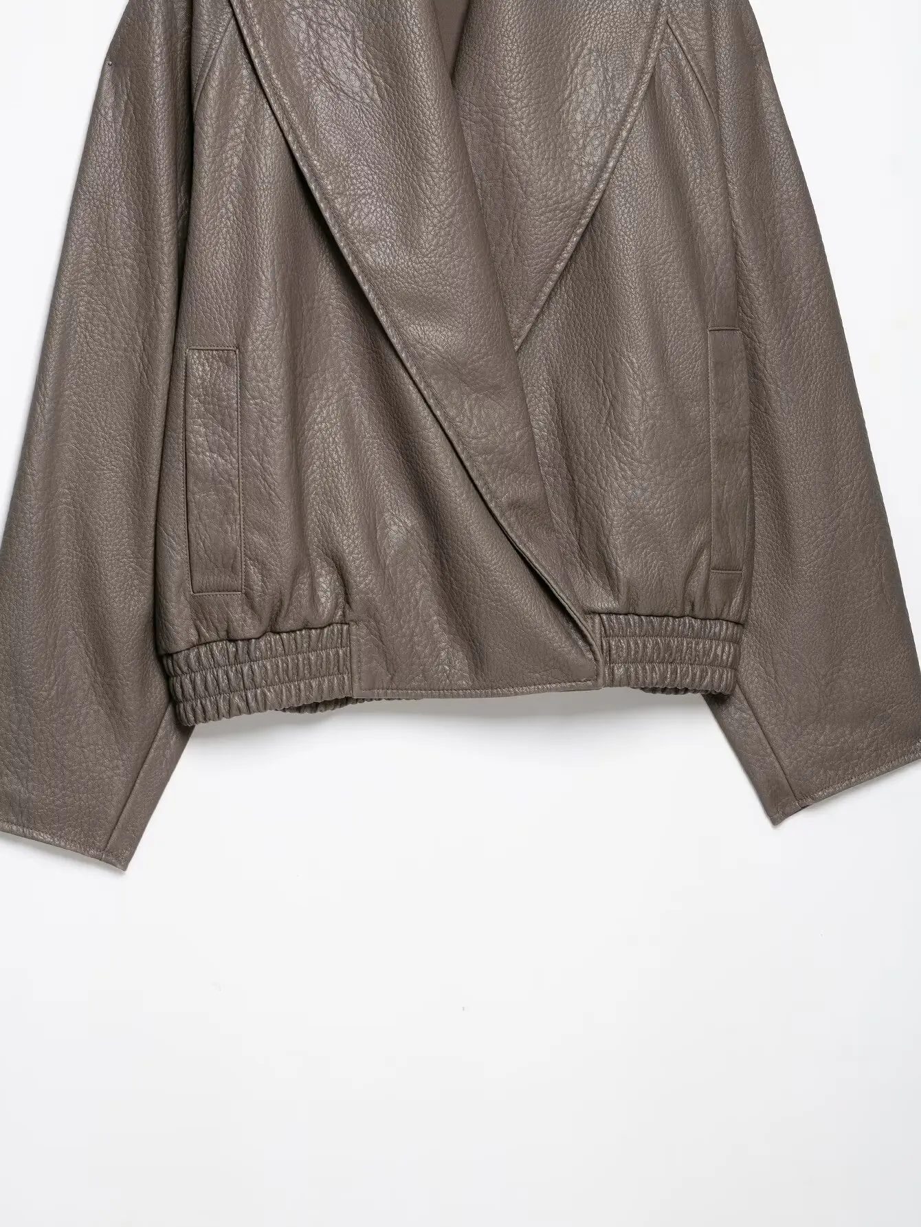 BSAY 2026 Herbst Minimalistische Vielseitige Kunstleder Damenjacke mit Schalkragen, Wickelfront, Geripptem Saum, Seitentaschen, Kurze Oberbekleidung – Detail 10