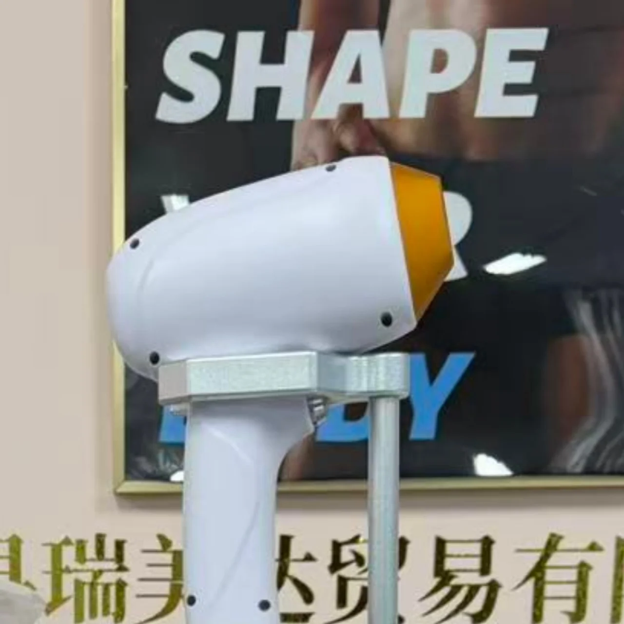 

Диодный лазерный аппарат для удаления волос, 3 длины волны (755 нм, 808 нм, 1064 нм), 4000 Вт, безболезненное перманентное удаление волос, CE