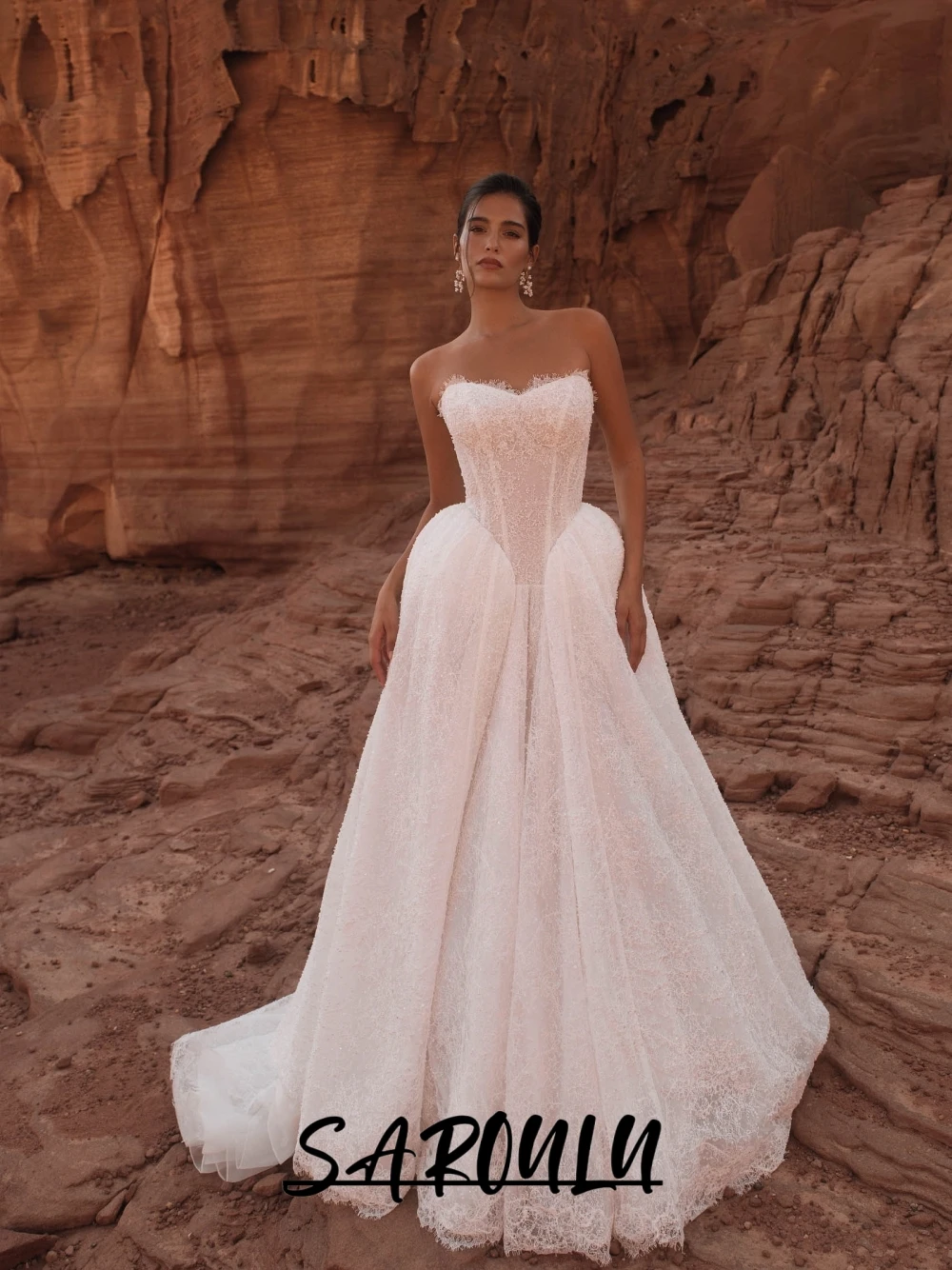 Gorgeous Lace Pearls Ball Gown For Women Stunning Elegant Strapless Corset Customized Wedding Dress Shiny Luxury Bride Wear