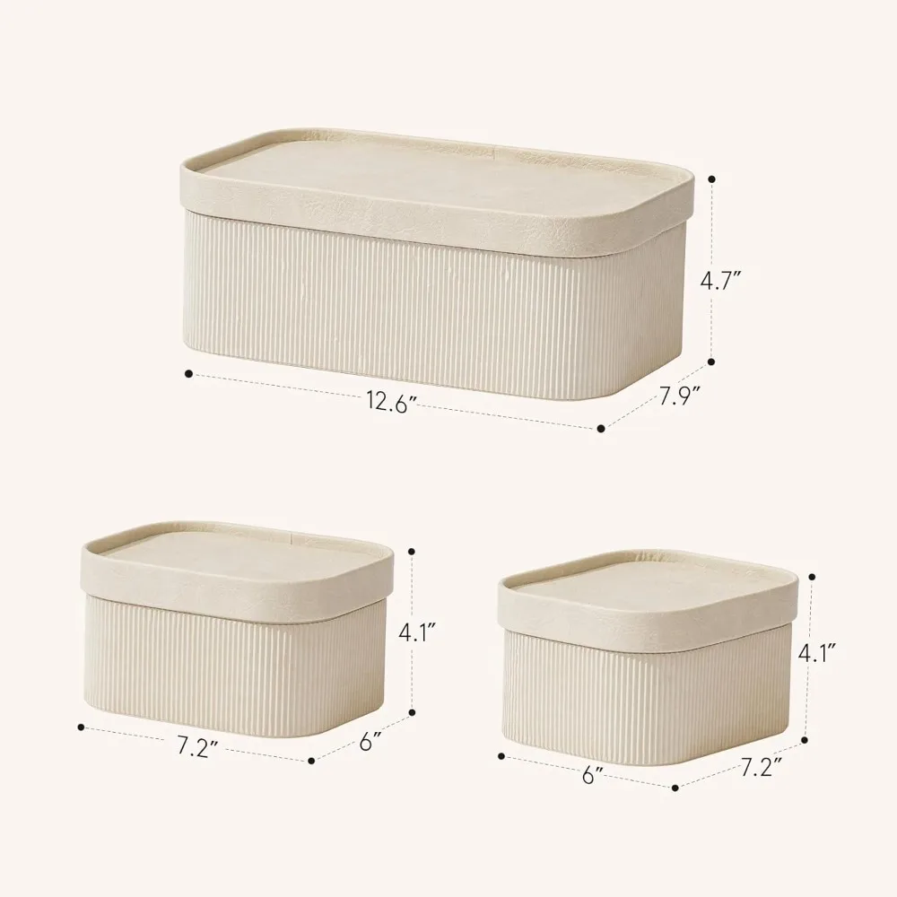 ตะกร้าเก็บของกระดาษแข็งลายริ้ว Jolie Maison พร้อมฝาปิดลายหนัง กล่องกระดาษแข็งแข็งแรง วางซ้อนกันได้ ถาดตกแต่ง ชุด 3 ชิ้น สีงาช้าง