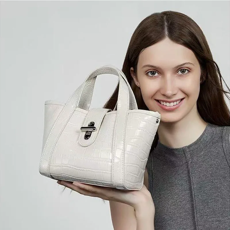 2026  Crocodile Pattern Genuine Leather Women's Commuter Crossbody Bag Fashionable and Versatile Handheld Vegetable Basket Bag