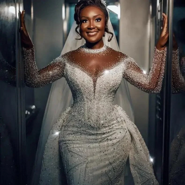 Robes de mariée sirène à perles lourdes personnalisées avec traîne détachable col transparent manches longues robes de mariée robes sur mesure
