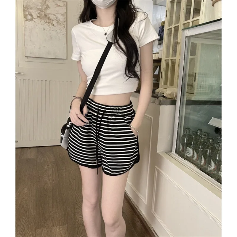 Gestreifte Sportshorts für Damen, Sommer, neue hohe Taille, lockere, schlankmachende Dreiviertelhose, lässige Hotpants zum Tragen im Freien