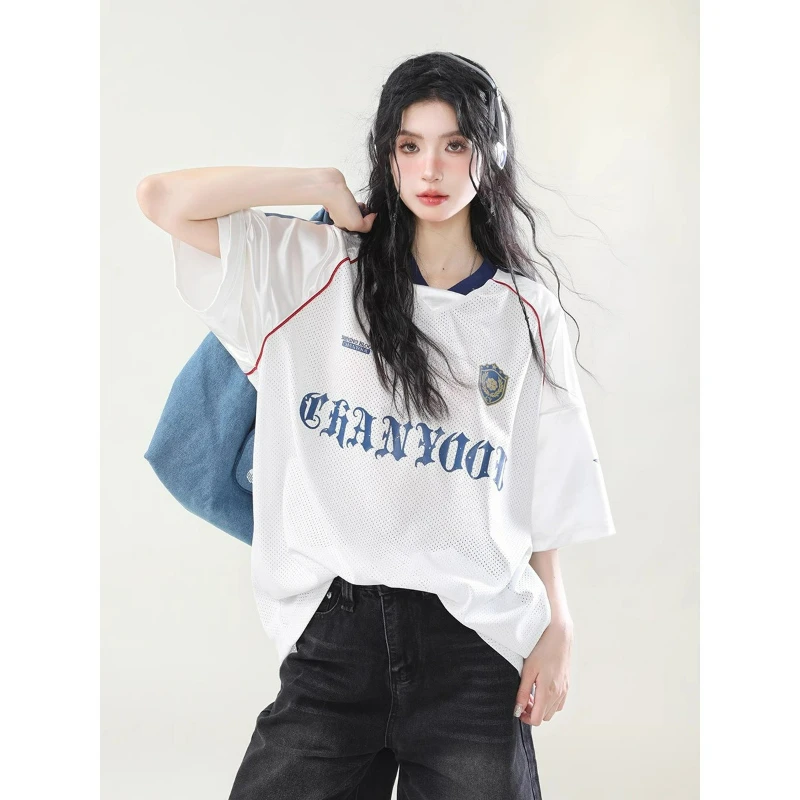 

Спортивная дышащая футболка с вырезами и коротким рукавом для женщин, летняя новинка 2026, модный свободный крой, топ в уличном стиле