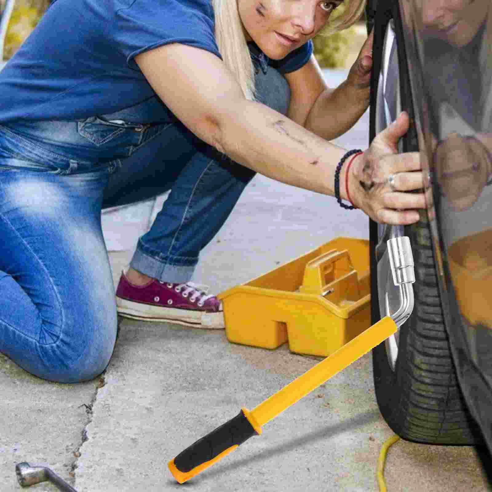 Chiave retrattile con 2 manicotti Strumento universale per la sostituzione dei pneumatici delle ruote dell'automobile telescopico