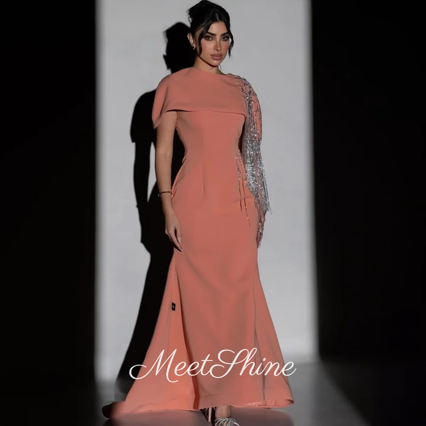 Abito da ballo a sirena arancione con collo alto Abito da sera personalizzato da donna Lunghezza pavimento Abiti da cerimonia per occasioni formali dell'Arabia Saudita