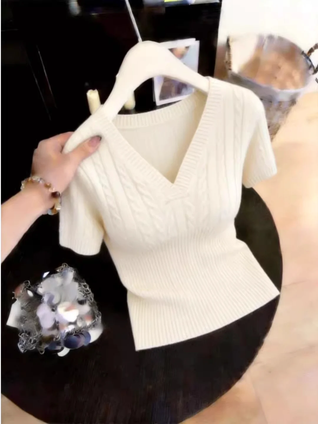 Fashionable Korean Style V-Neck Short Sleeve Knitted Top Women's Slim Fit Stylish Design Spring Summer Chic Shirt