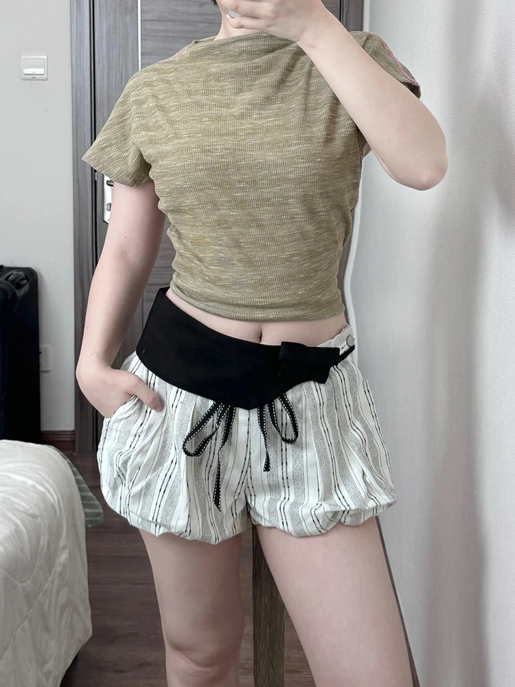 

Striped high-waisted shorts with a belt decoration, fashionable women's casual shorts with a unique bow design