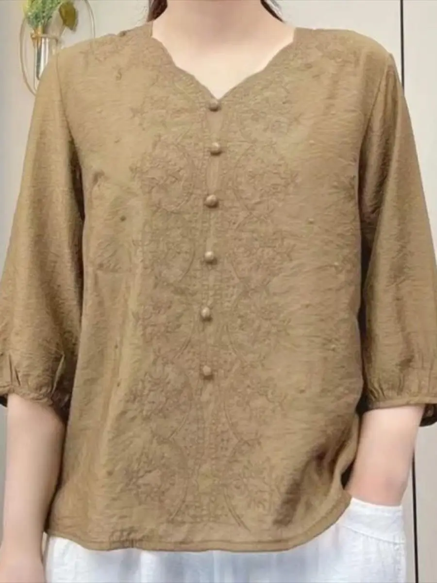 camisa-feminina-de-verao-retro-bordada-em-algodao-e-linho-com-decote-v-e-manga-media-tamanho-grande-com-bolso-quadrado-ele