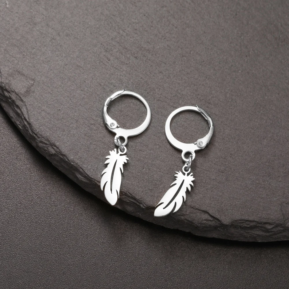 Eueavan Winzige Feder-Creolen, exquisiter goldfarbener Ohrring für Frauen und Mädchen, Punk, trendiger Edelstahl-Schmuck, Geburtstagsgeschenk – Detail 7