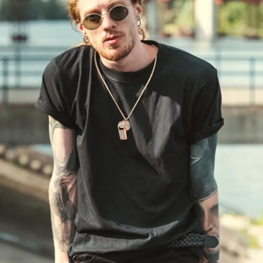 2 Buah Peluit Kristal Rhinestone Berkilau Kalung Logam Emas Peluit Suara Jernih dan Keras dengan Tali Rantai untuk Wasit Pelatih