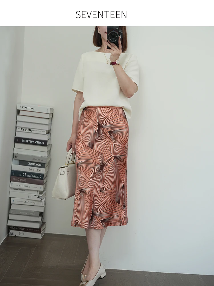 

Comfortable Ice Cool Breathable Slimming Drapey No Belly Print Asymmetrical Hem Semi-Body Skirt Tee-acetate Material