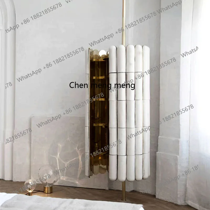 خزانة مشروبات إيطالية من الفولاذ المقاوم للصدأ خفيفة فاخرة لغرفة المعيشة ذات عمود منزلي خزانة عرض النبيذ الأحمر