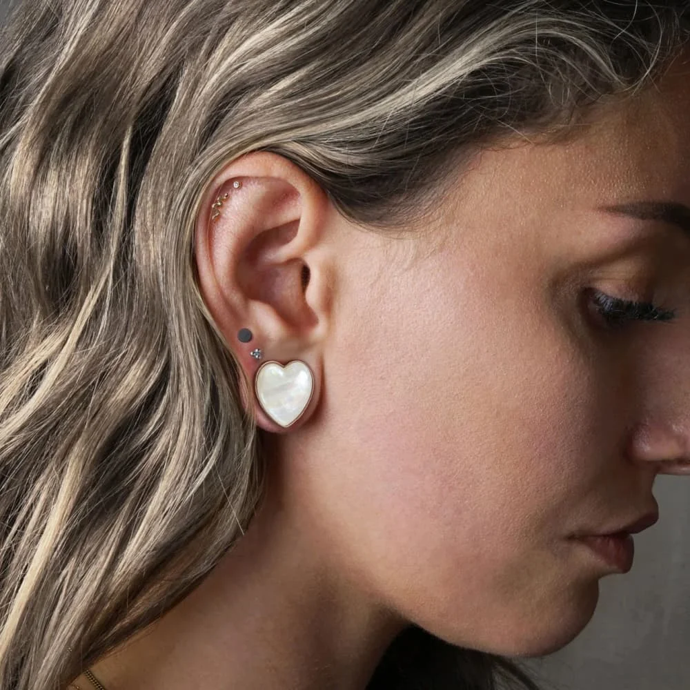Casvort 2 sztuk moda serce muszla tunele do uszu zatyczki biżuteria do ciała eleganckie wskaźniki uszu Piercing Stretchin kobiety prezent Expander — zdjęcie 3