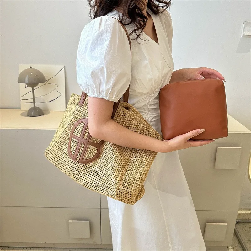 New Woven Bag Fashion Casual Tote Bag 2024 Summer Commuter Shoulder Bag Personalized Large Capacity Women\'s Bag