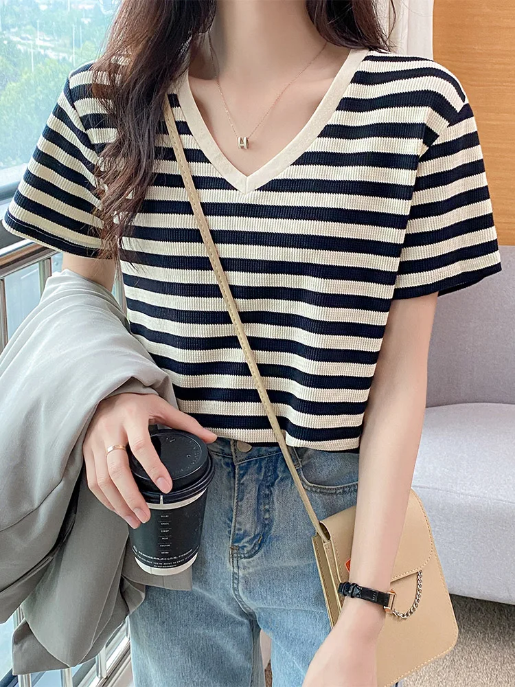 Slimming Red Stripe V-Neck Short Sleeve T-Shirt Chic Summer Design Shoulder Width Regular Cotton Blend Classic Women's Top