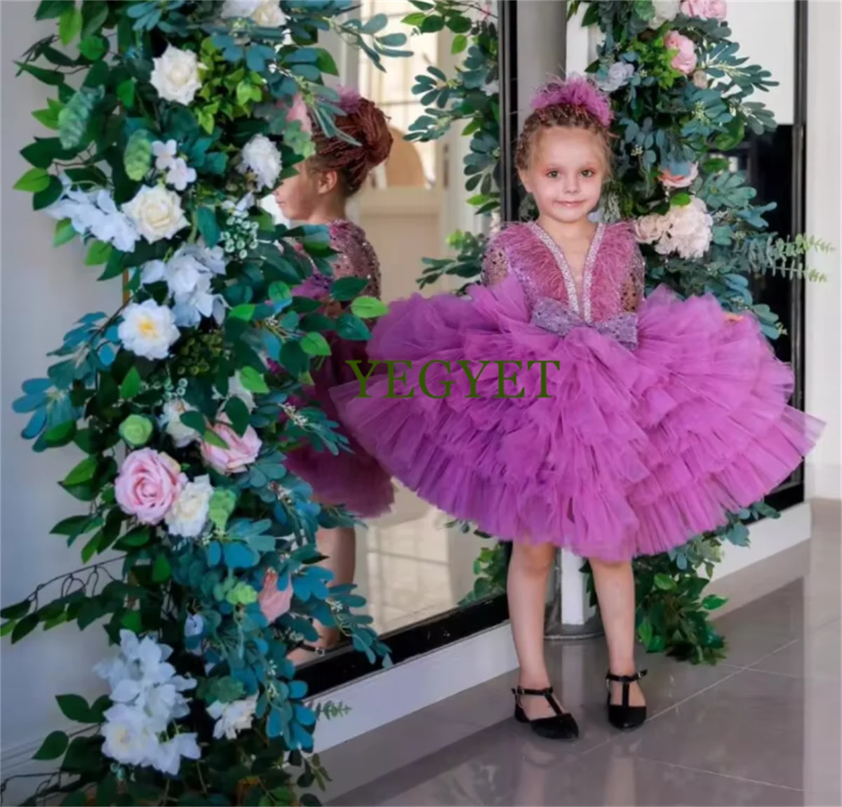 

Charming Flower Girls Dresses with Sequined Full Sleeve V Neck Christmas Gowns 2024 Knee Length Tutu Cake Smash Birthday Outfit
