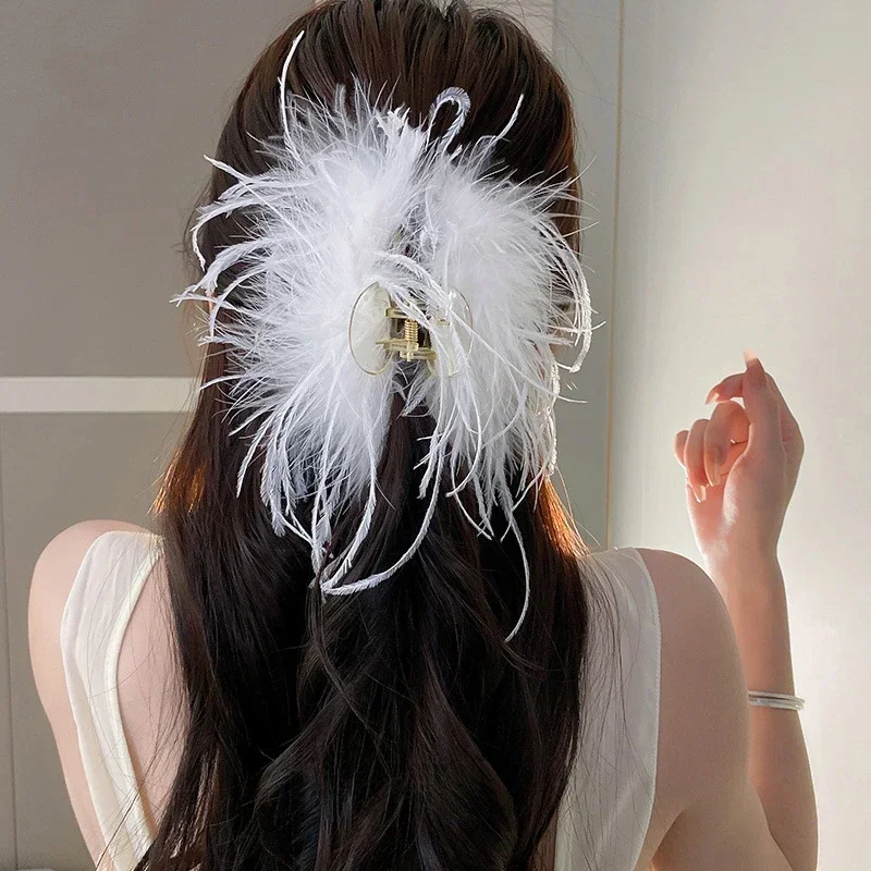 Women Beautiful Ostrich Feather Hair Claw Clips Black White Feather Solid Color Winter Decorative for Girls Hair Accessories