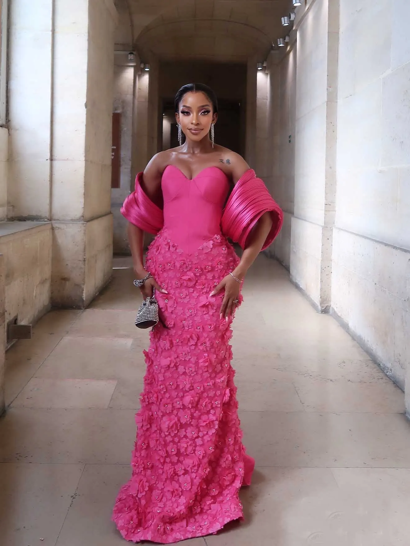 فستان عيد ميلاد Aso Ebi Style باللون الوردي الساخن ثلاثي الأبعاد بأكمام قصيرة من الدانتيل الزهري بالكامل فساتين سهرة سوداء للنساء لحفلات الزفاف