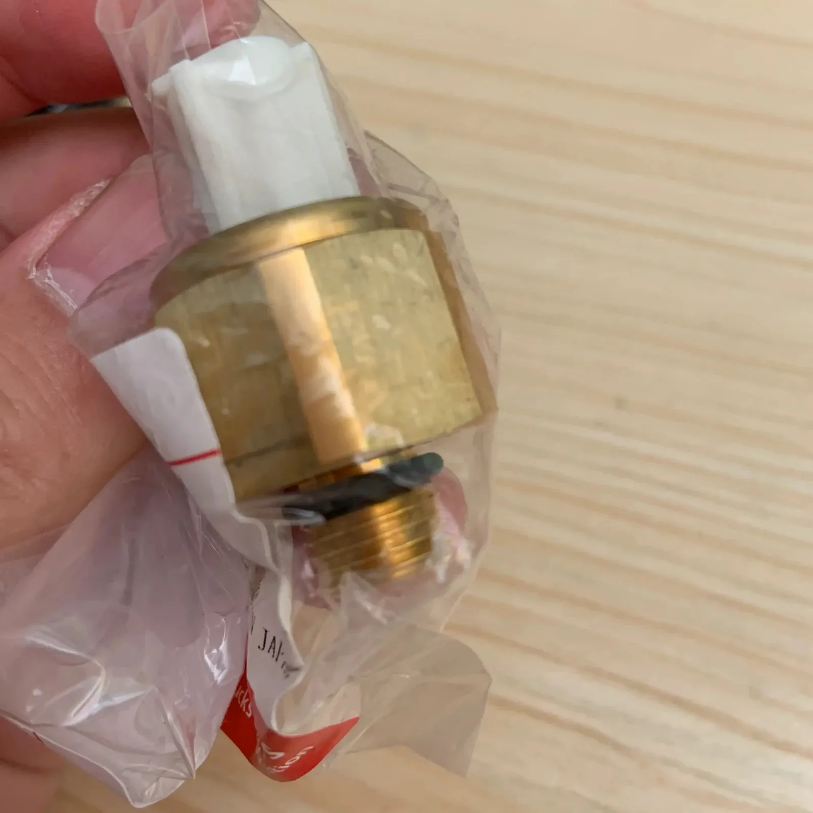 

Sensor Fit For Nissan Diesel UD CD4 Quon GE13 Truck 16418-00Z0A 1641800Z0A