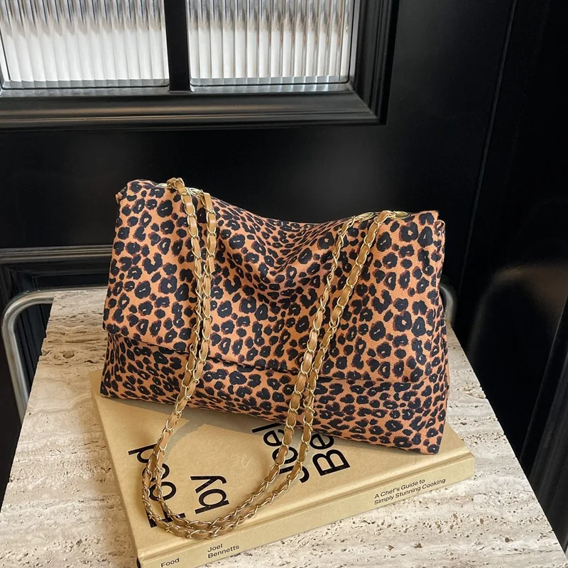 This year\'s popular niche leopard print handbag for women in 2024, new western-style versatile single shoulder underarm bag, han