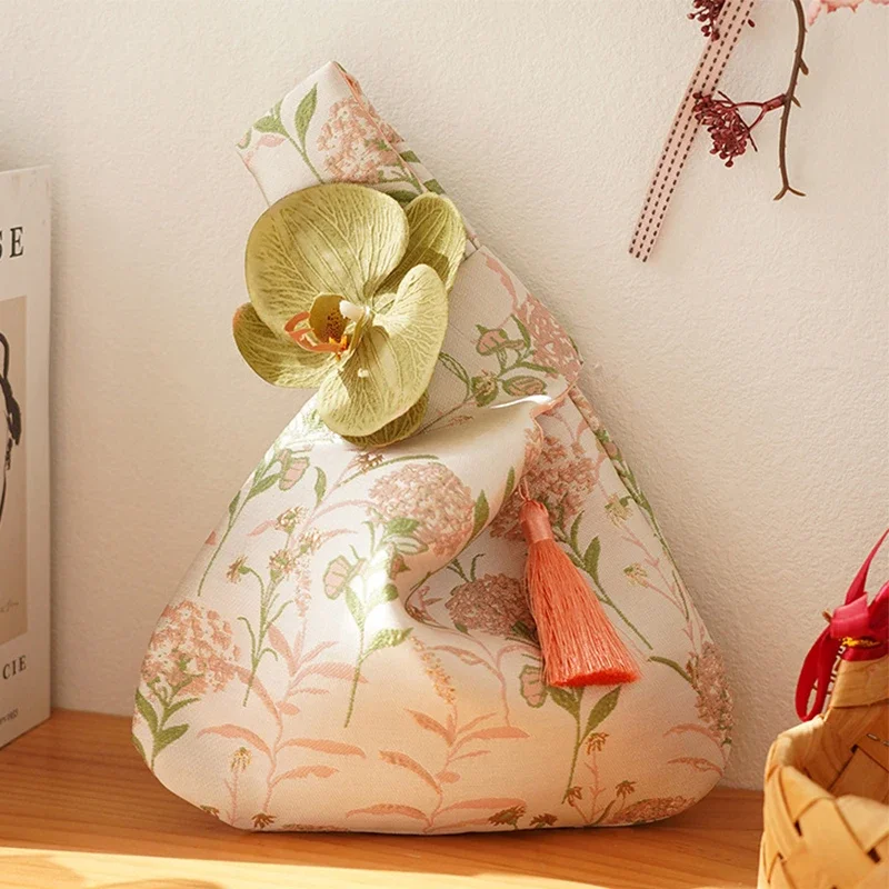 

Storage Bags Flower Pendant Temperament Cheongsam Accessories New Chinese Style Handbag Small Item Pouch Tassel Knot Wrist Bag