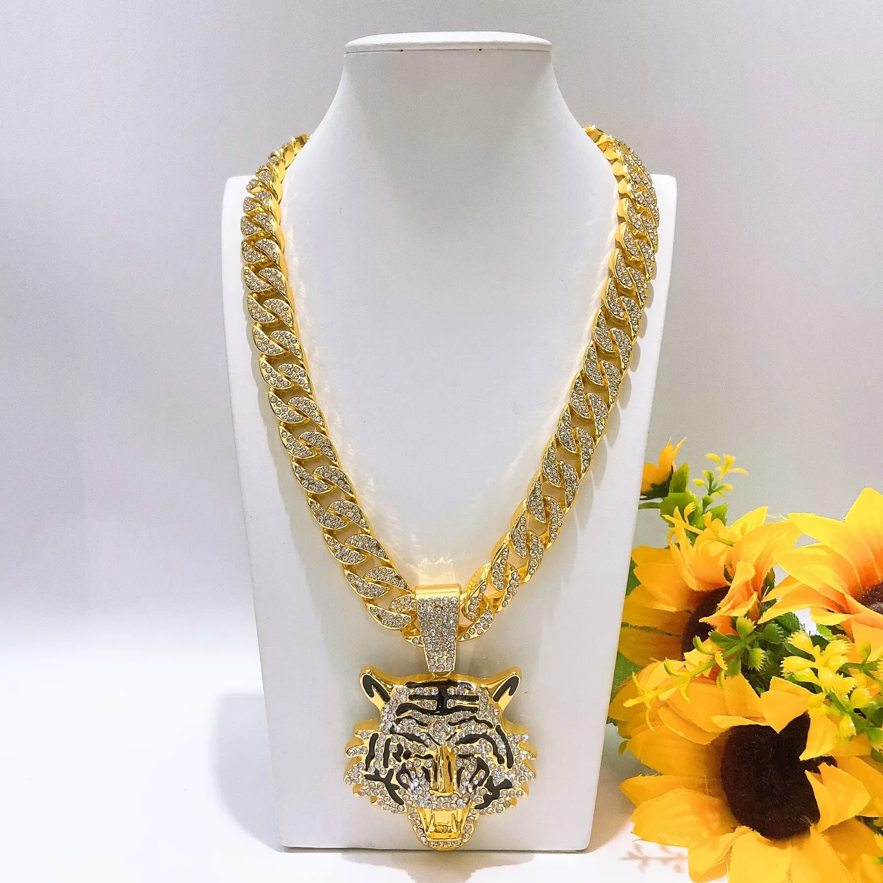 Yulaili High Quality Cuba Chain Tiger Pendant Necklace Shining Jewelry for Women Party Wedding Accessories