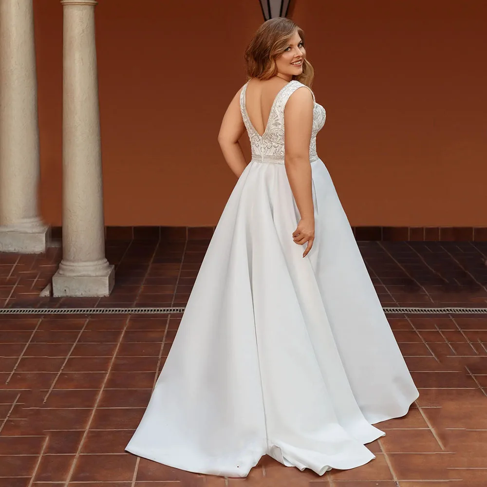 Plus Size Brautkleider mit V-Ausschnitt, Spitze, ärmellos, A-Linie, elegantes Brautkleid aus Satin, schlichte Brautkleider, individuell gestaltet