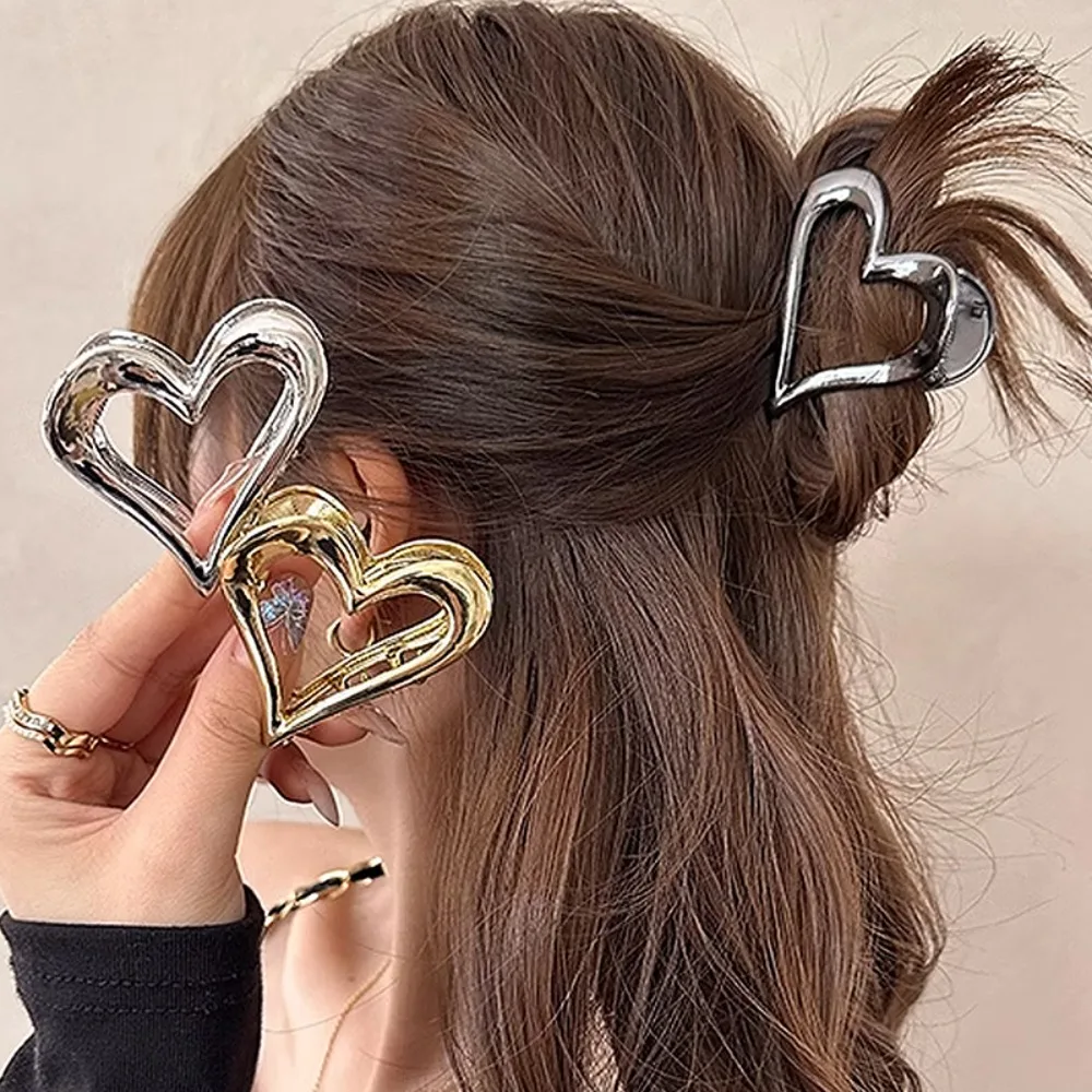 Metal Golden Silvery Heart Love Hair Claw Clips Medium Size Y2k Hair Styling Accessories Catch Crab Clamp Women Girls Headwear