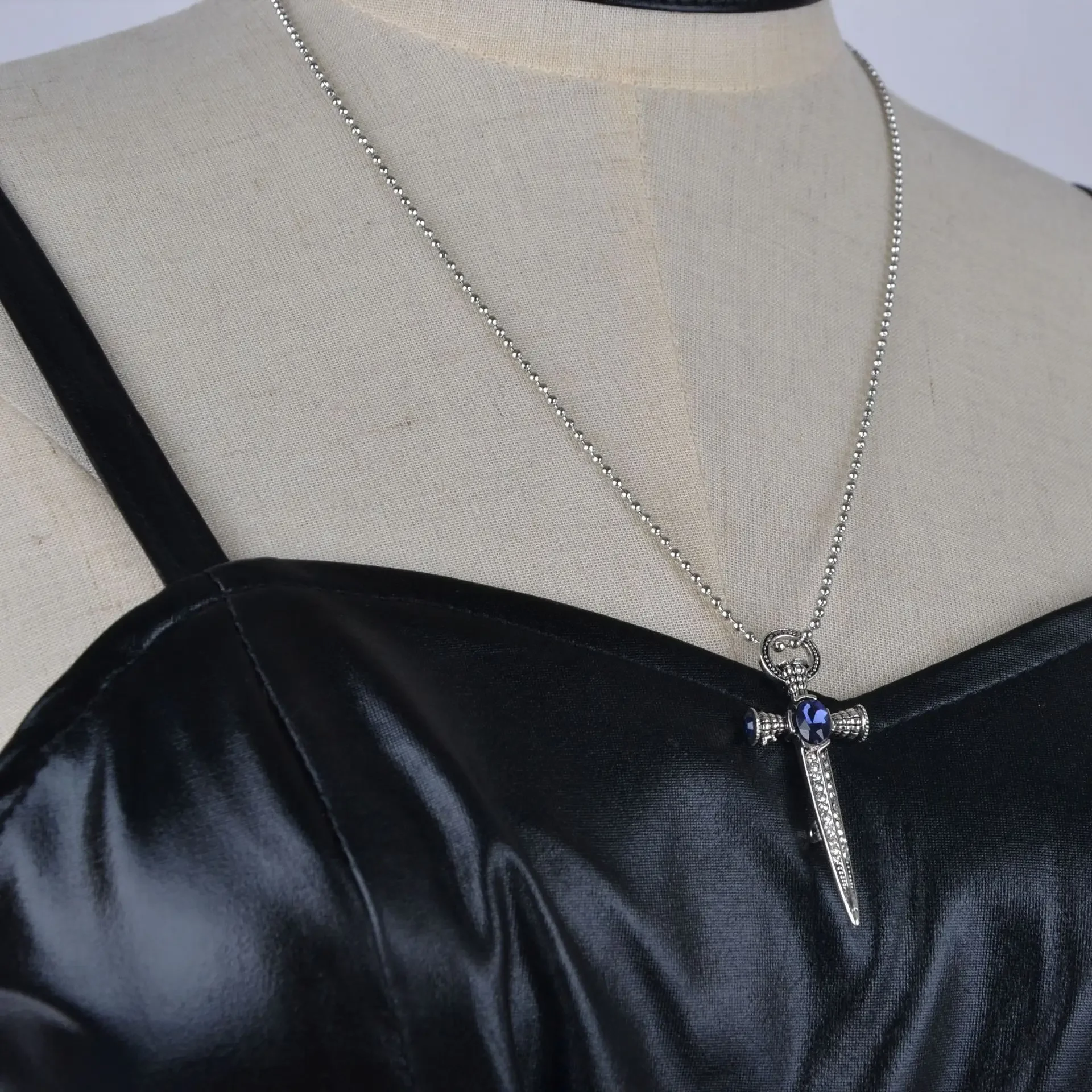 ชุดเดรสเซ็กซี่ทำจากหนังเลียนแบบมิสะอะเมเน่ชุดคอสเพลย์ผู้หญิงเดรสเครื่องแบบชุดยูนิฟอร์มแนว Misa Amane