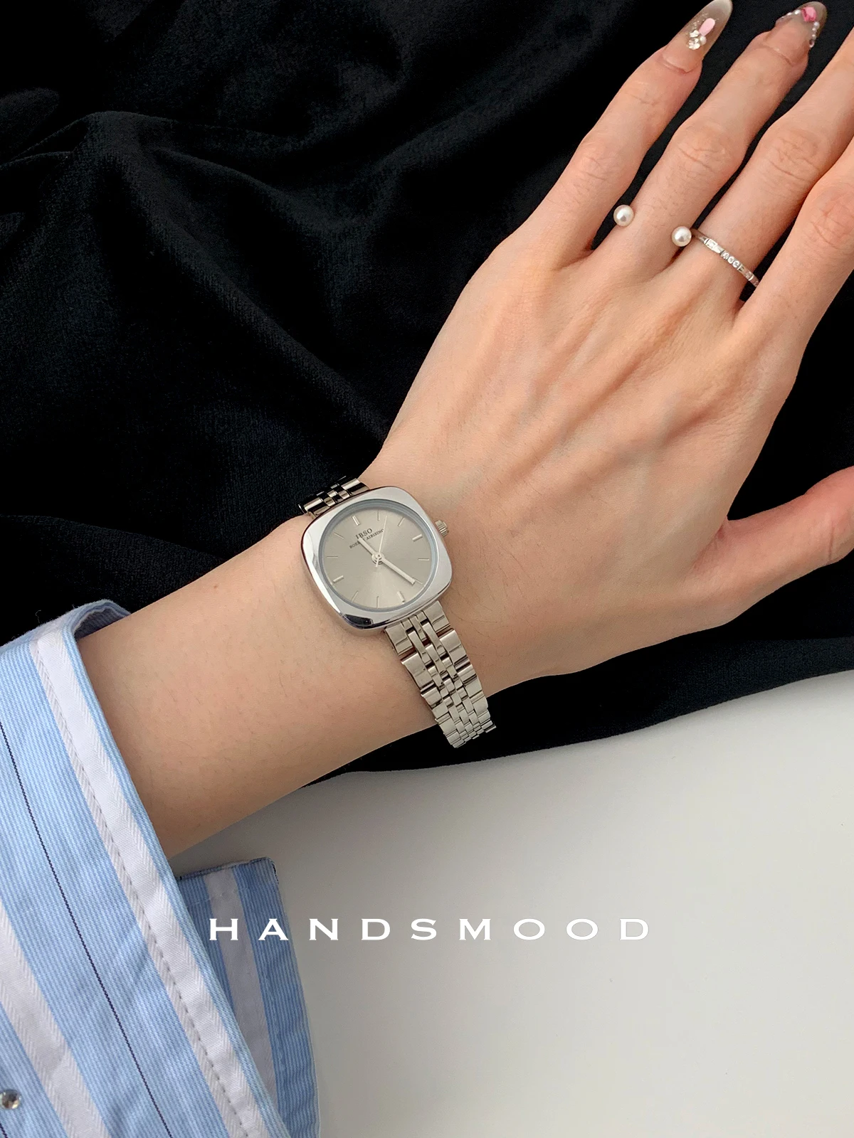 

Minimalist silver stylish quartz watch, a sophisticated gift for your girlfriend, a high-end women's wristwatch.