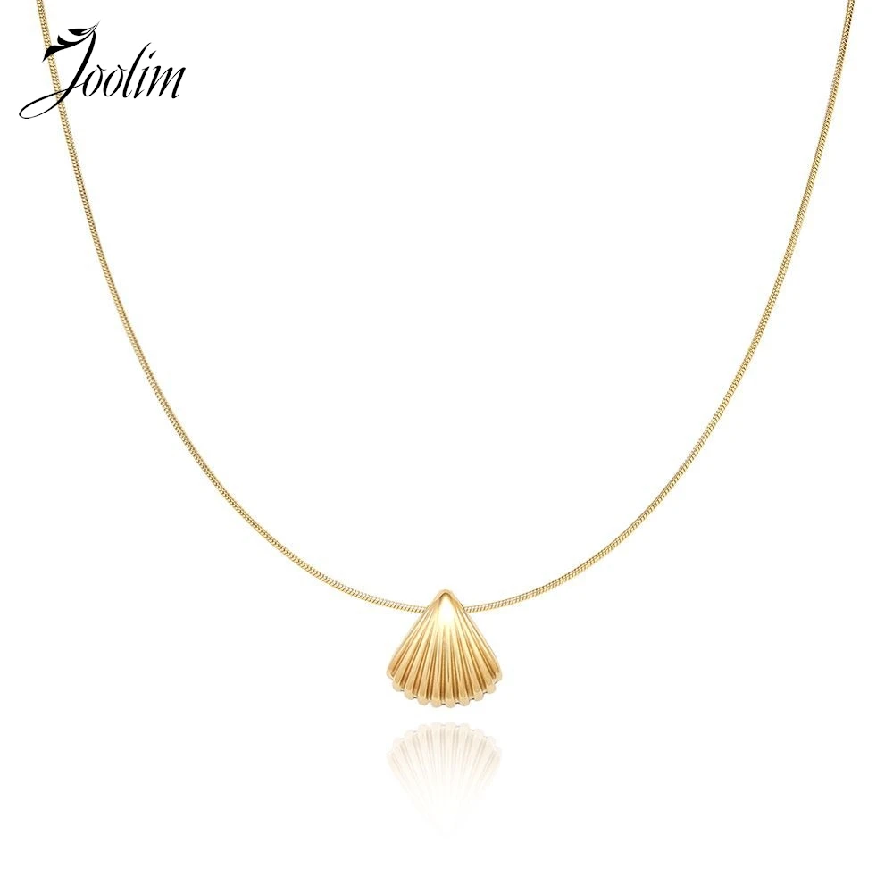 

Joolim Jewelry Wholesale No Fade Elegant Scalloped Shell Pendant Snake Bone Collarbone Chain Stainless Steel Necklace for Wom