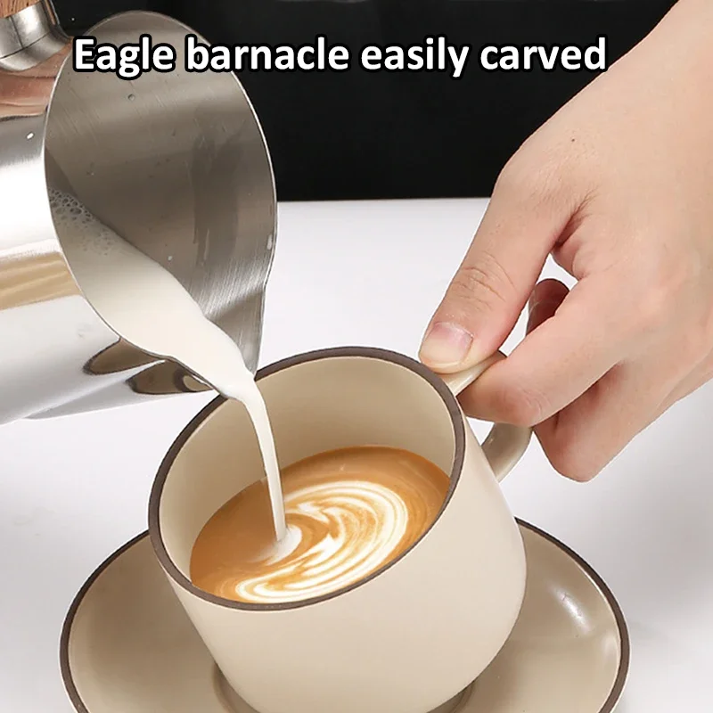 600/900ML Cangkir Kopi Latte Baja Tahan Karat Kendi Buih Susu Kopi dengan Pegangan Kayu Aksesori Kopi Kendi Seni Susu Barista