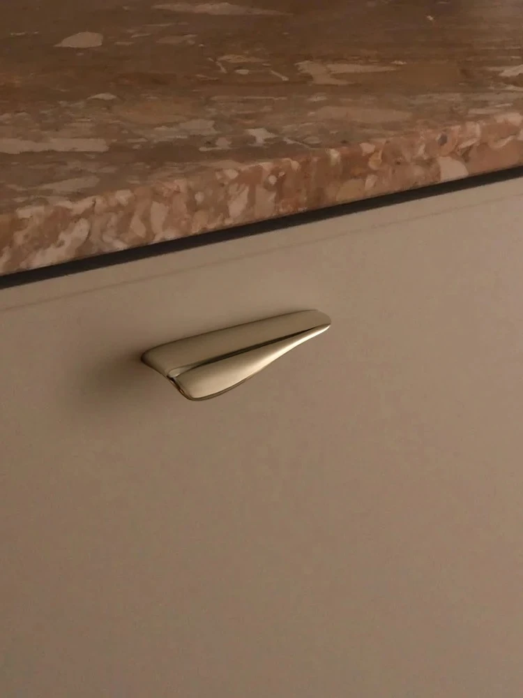 Brass Furniture Handle Glossy Chrome Cabinet Bar Pulls European Minimalist Handle Bedroom Bedside Mushroom Knob and Handle