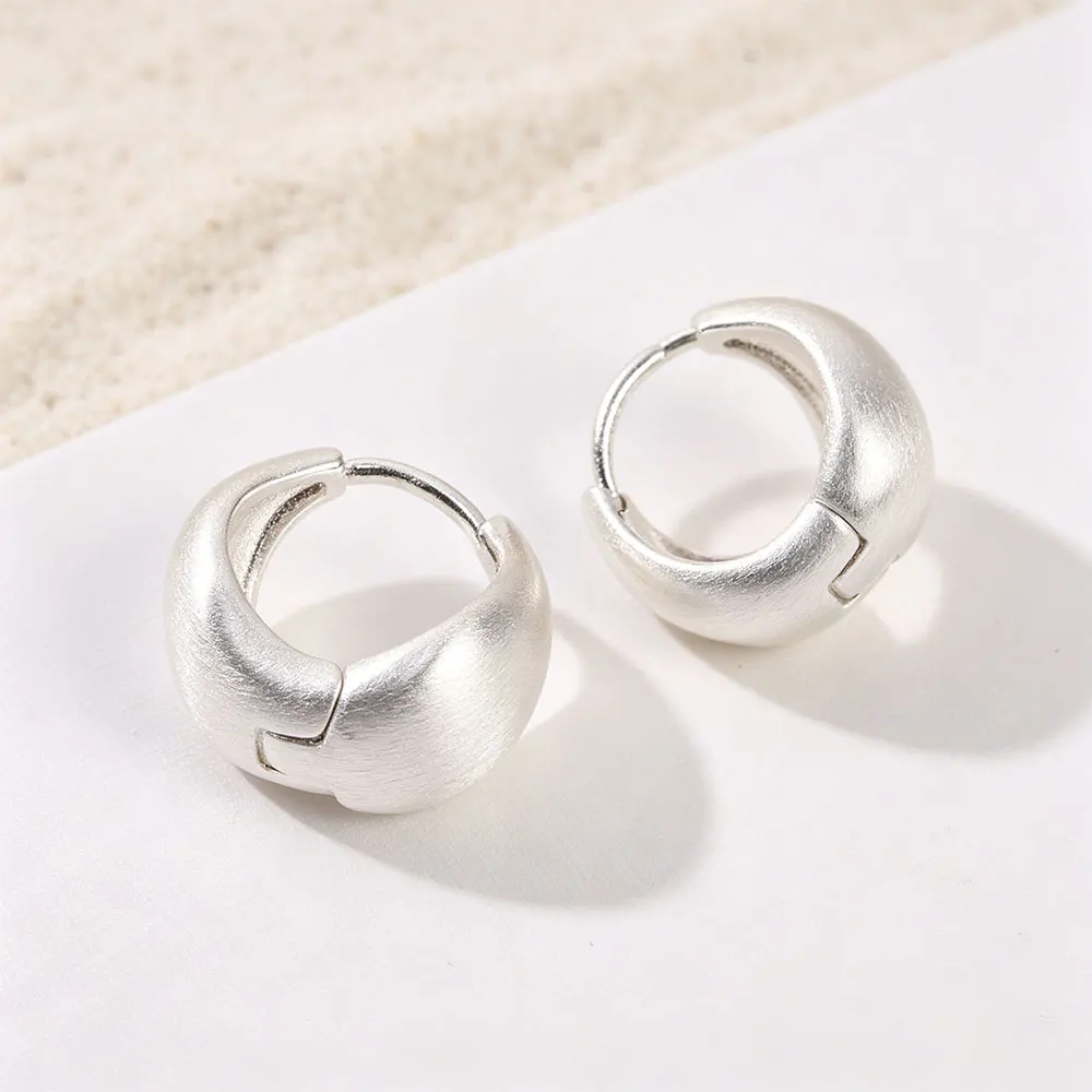 

Trendy Silver Brushed Huggie Hoop Earrings for Women Minimalist Classic Fashion Light Luxury Daily Jewelry Accessories