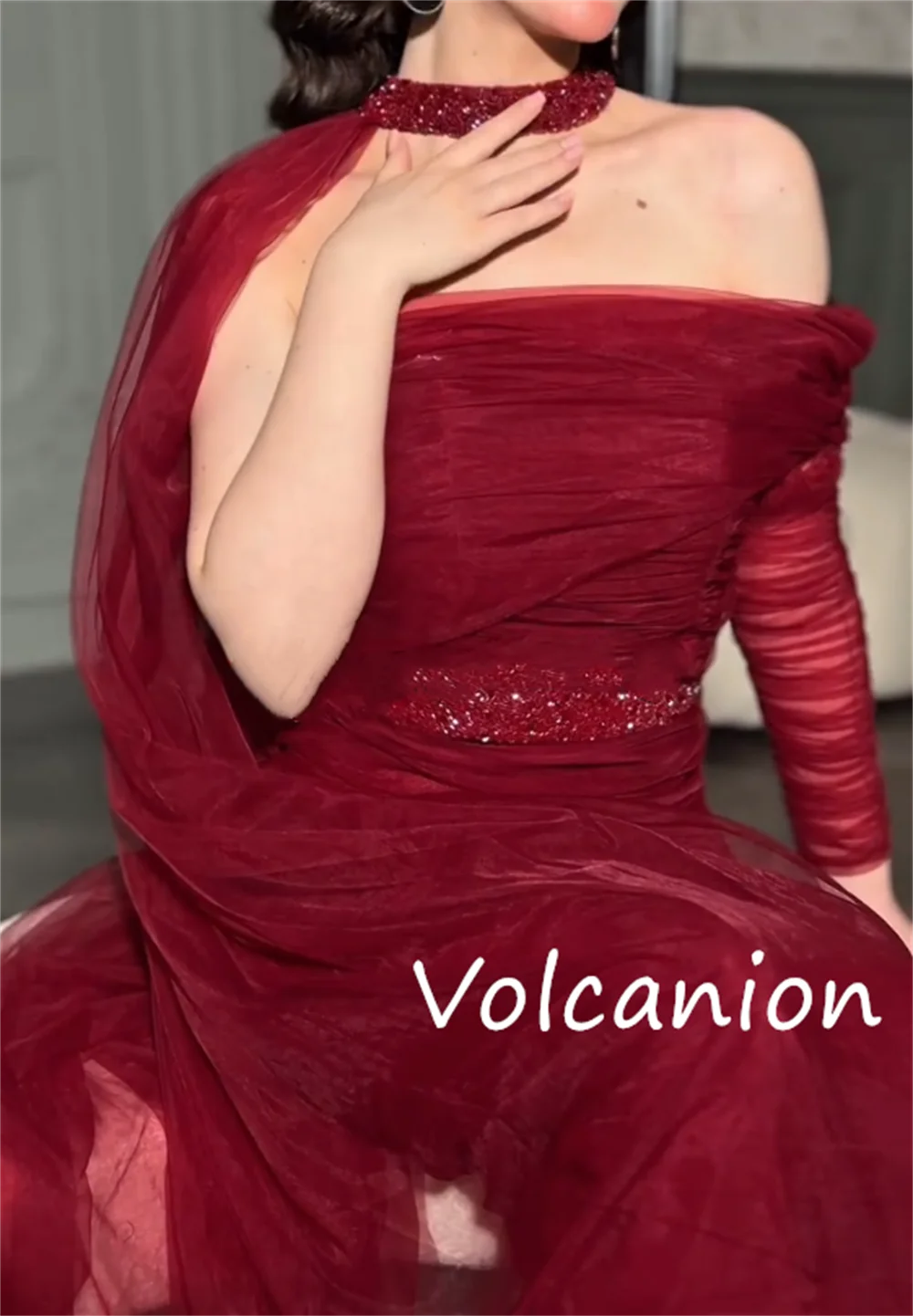 تخصيص بسيط صافي مطرزة الطية مستقيم خارج على الكتف فساتين طويلة مناسبة مخصصة رائعة