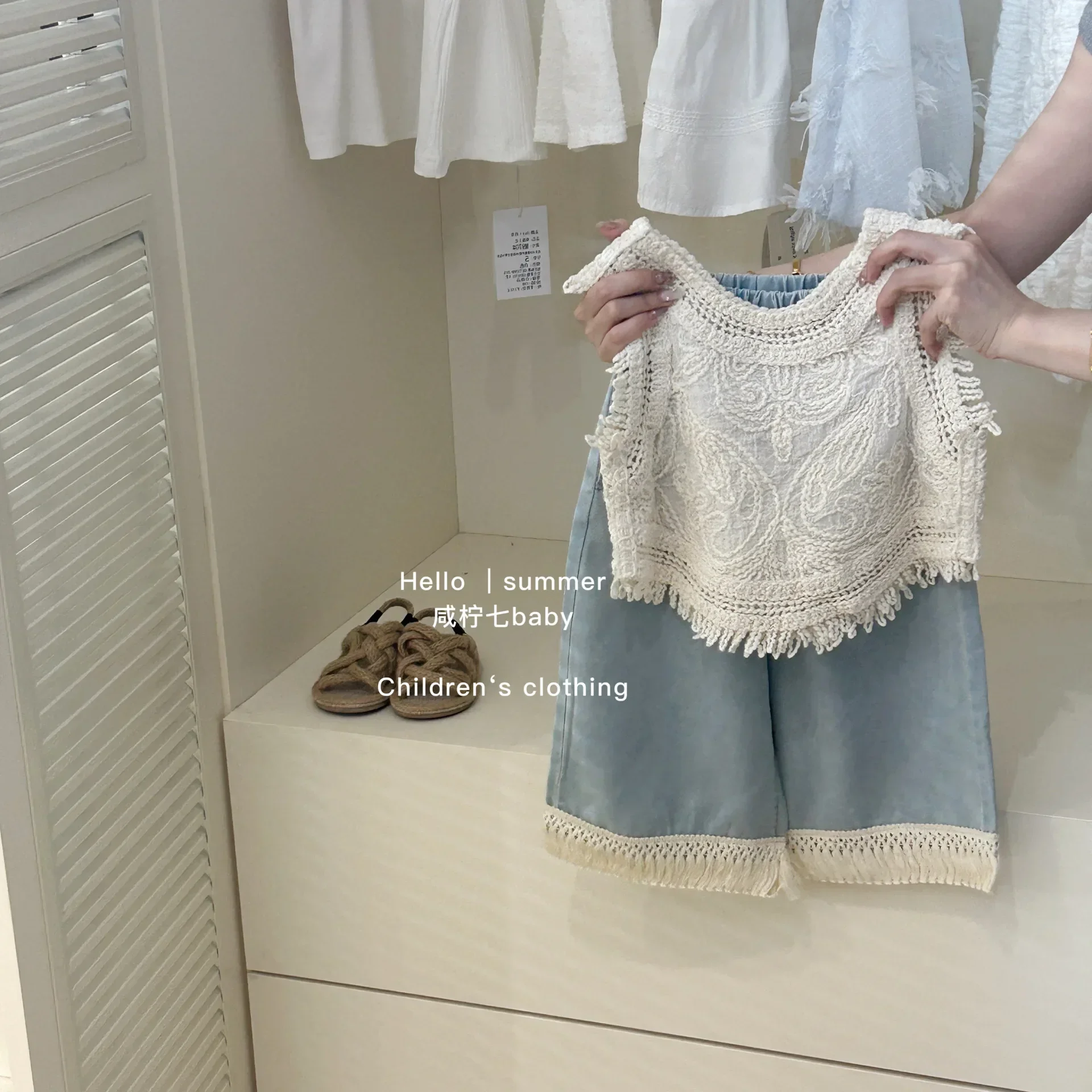 

2025 Summer Girl's Sets Design Retro Hook Flower Vest Jeans Pants Two Piece Set Toddler Girl Clothes Girls Clothes Set
