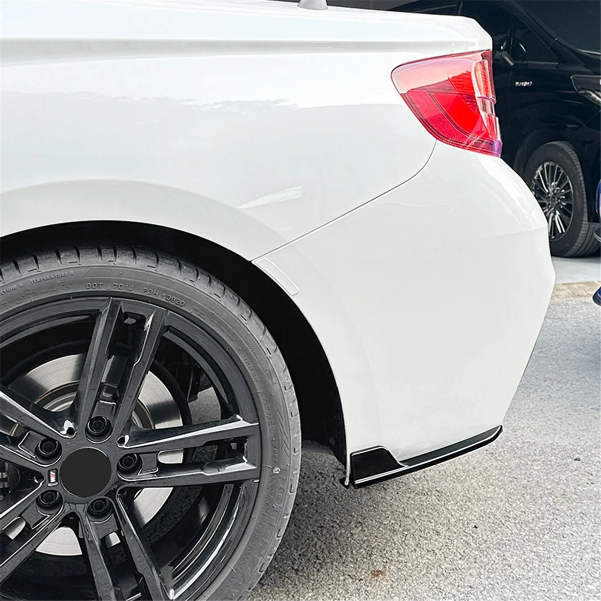 Bumper belakang mobil, Lip Diffuser Splitter Winglet Apron Spoiler untuk BMW 2 Series F22 F23 M Sport 2015-2019 Gloss hitam