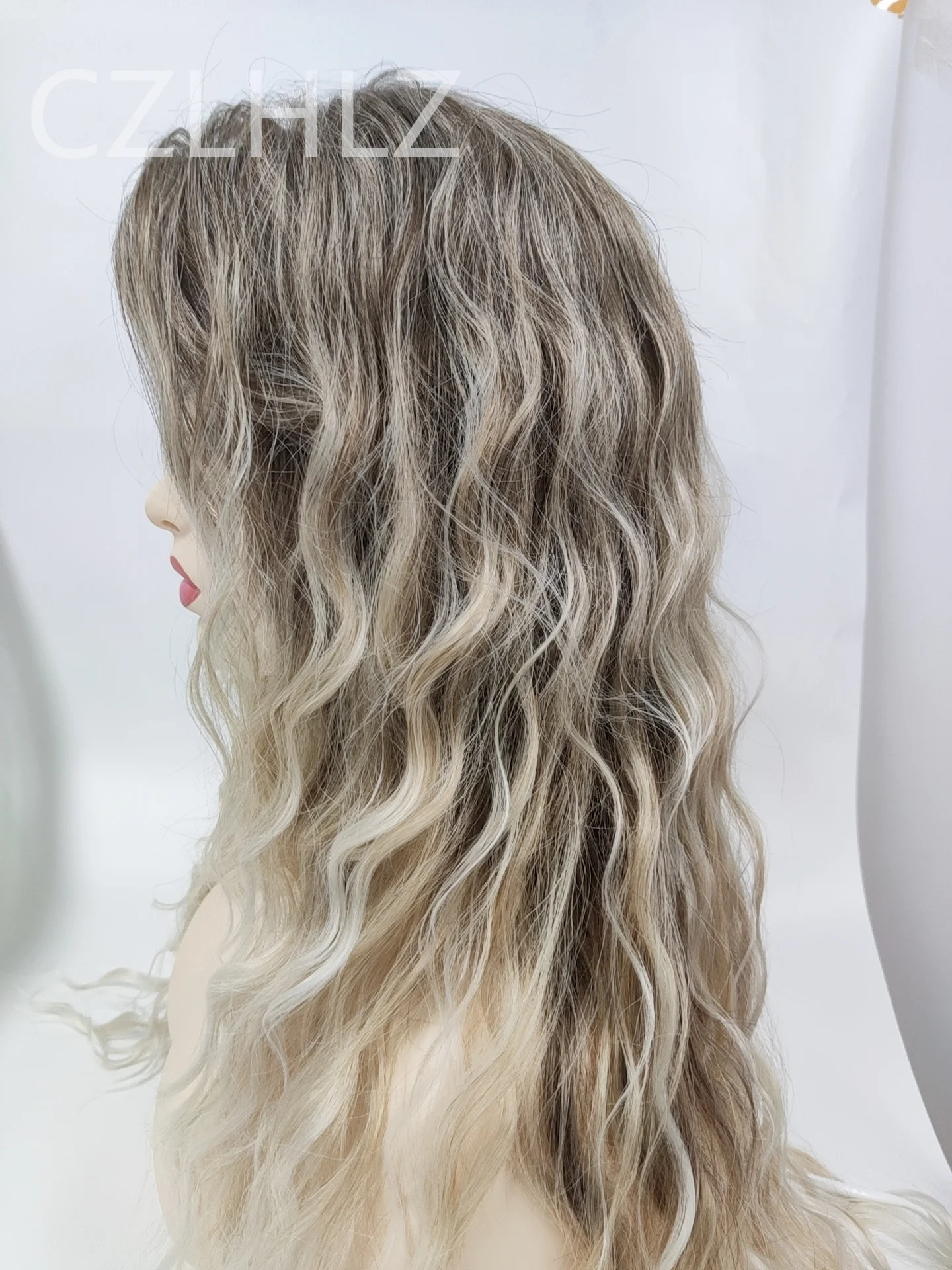 Peluca rizada larga a la moda para mujer, pelo Natural como Real, Rubio, suave, resistente al calor, sintética, ondulada profunda, encantadora