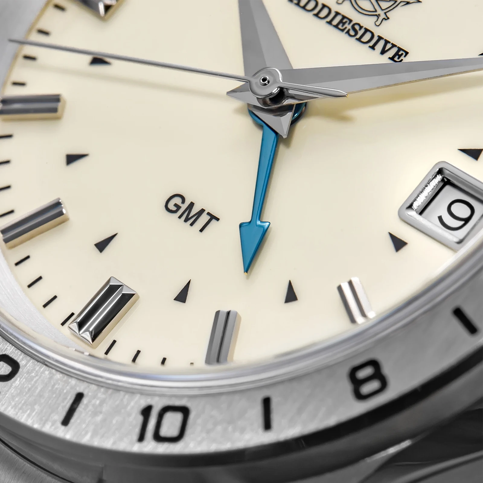 ADDIESDIVE 新 GMT クォーツ時計男性用サファイアガラス AD2063 リロジェスやつ防水 200 メートルダイビングステンレス鋼メンズ腕時計