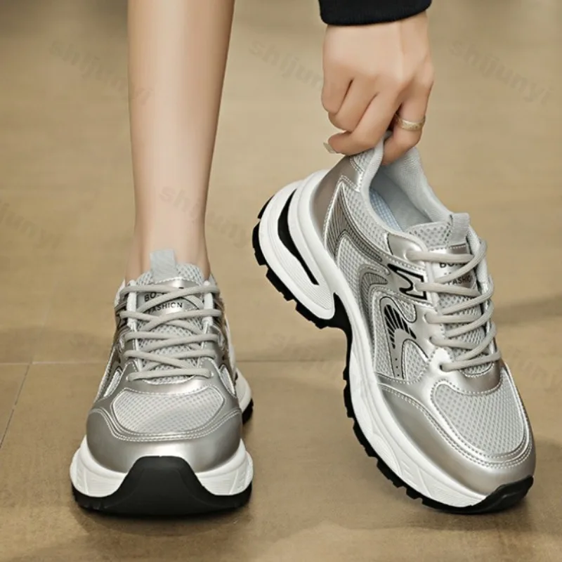 Zapatillas de deporte con plataforma para mujer, zapatos deportivos informales de diseño suave y cómodos de malla transpirable, zapatos gruesos versátiles para uso diario, primavera 2026