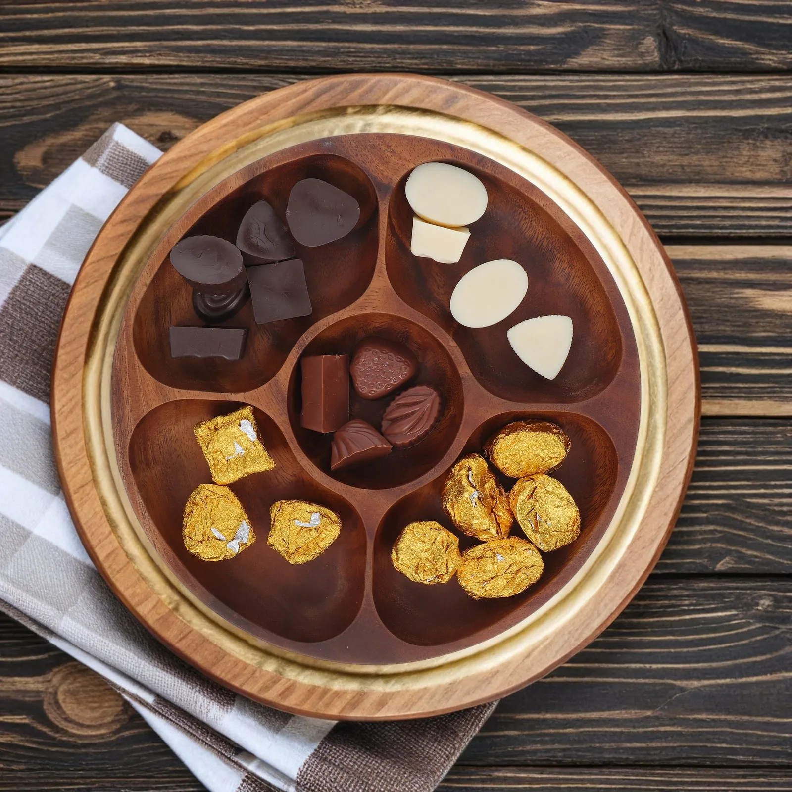 

Round Wood Divided Serving Tray Acacia 5-Section Snack Tray for Appetizers Dried Fruits Nuts Candy Elegant Design